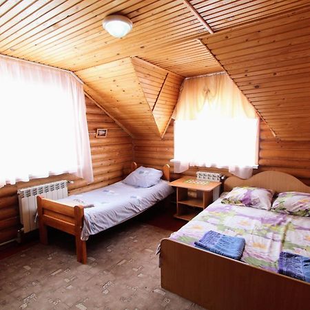 Hotel Мала Одеса à Yablunytsya Extérieur photo
