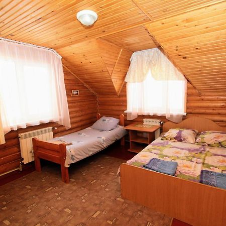 Hotel Мала Одеса à Yablunytsya Extérieur photo