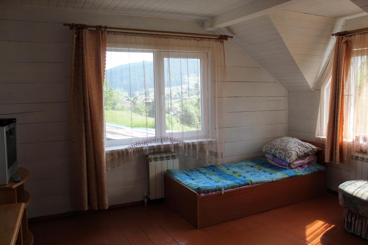 Hotel Мала Одеса à Yablunytsya Extérieur photo