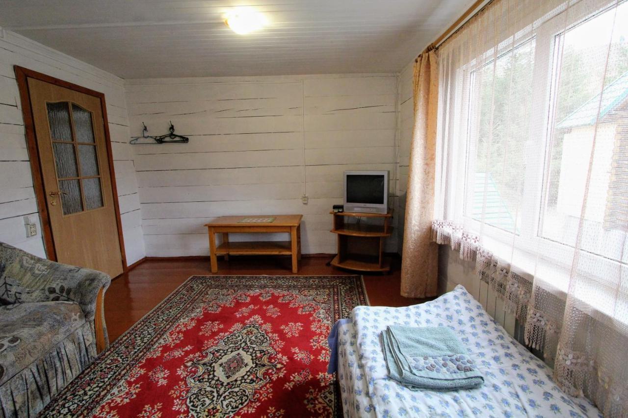 Hotel Мала Одеса à Yablunytsya Extérieur photo