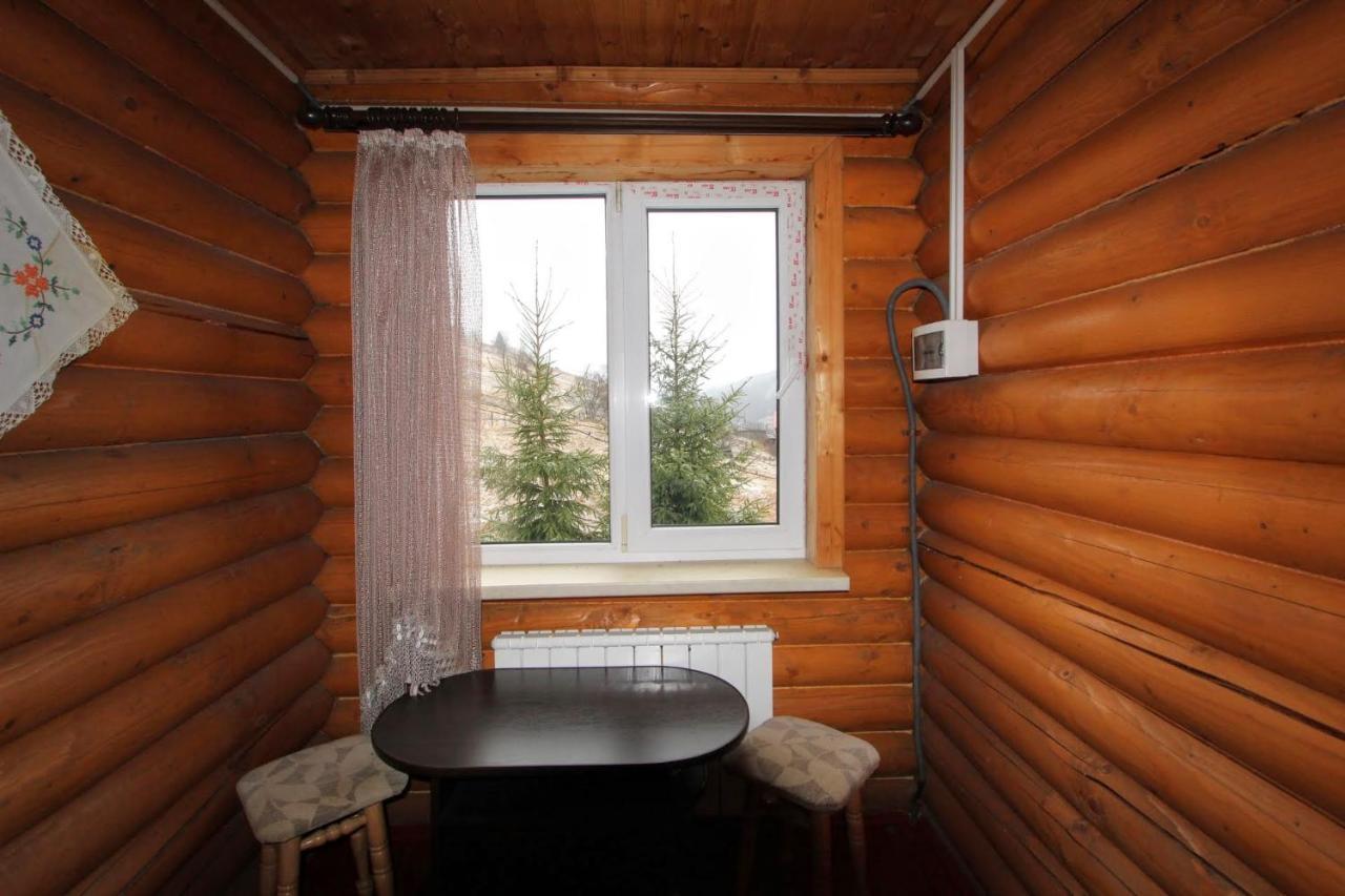 Hotel Мала Одеса à Yablunytsya Extérieur photo