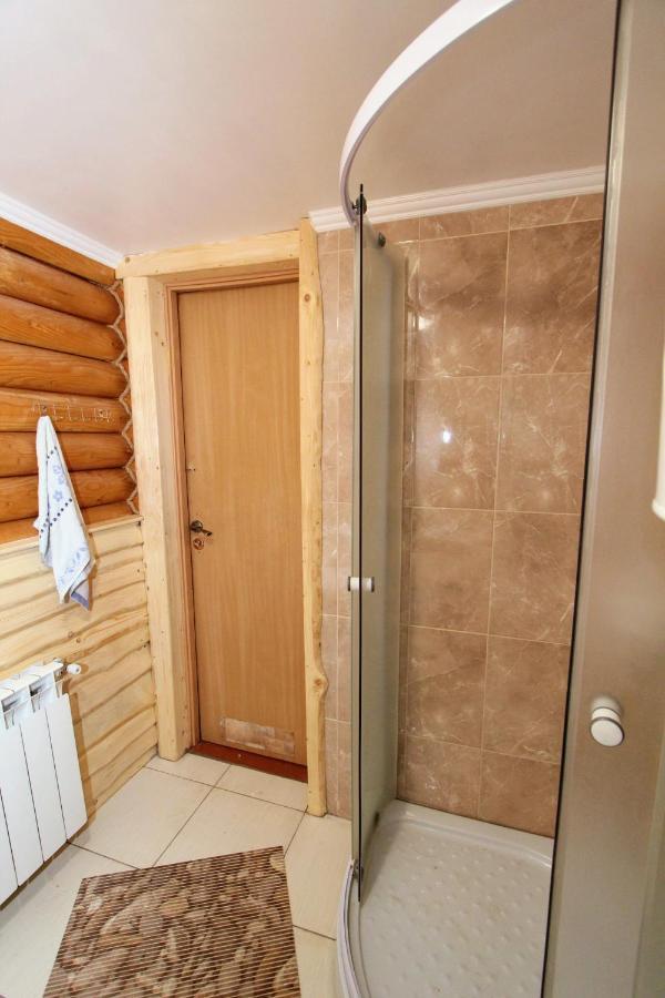 Hotel Мала Одеса à Yablunytsya Extérieur photo
