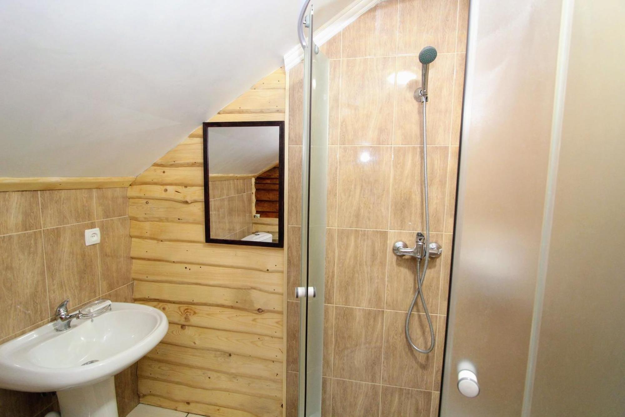 Hotel Мала Одеса à Yablunytsya Extérieur photo
