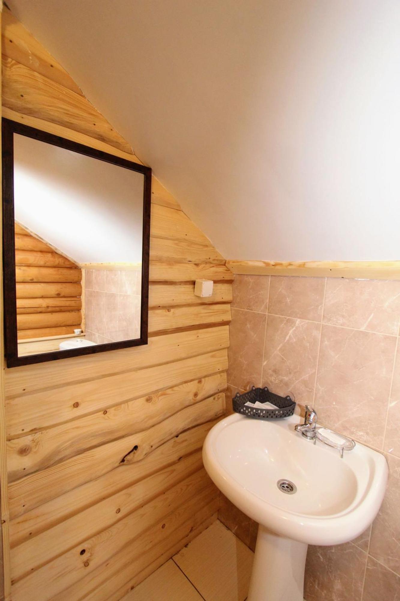 Hotel Мала Одеса à Yablunytsya Extérieur photo