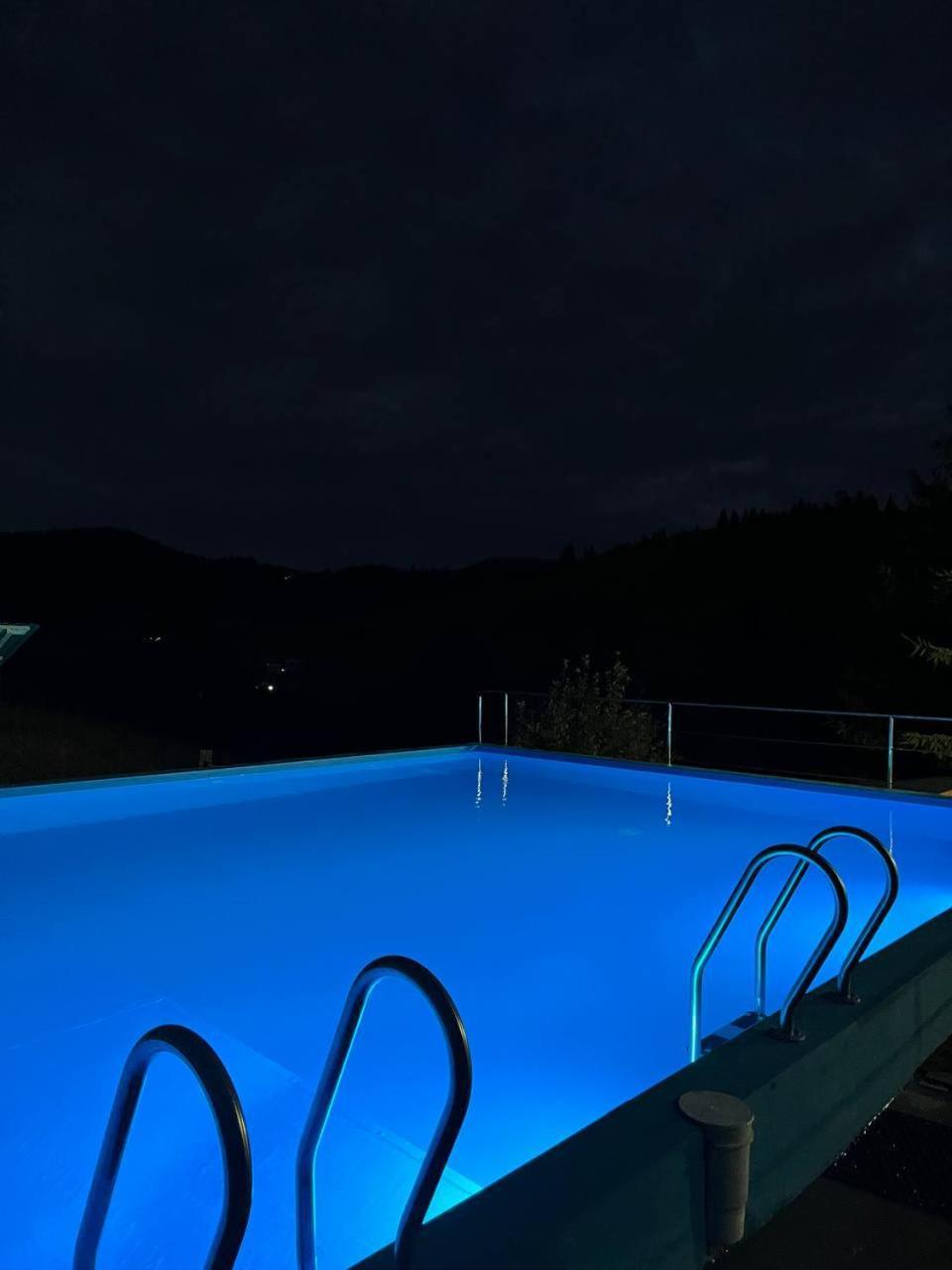 Hotel Мала Одеса à Yablunytsya Extérieur photo